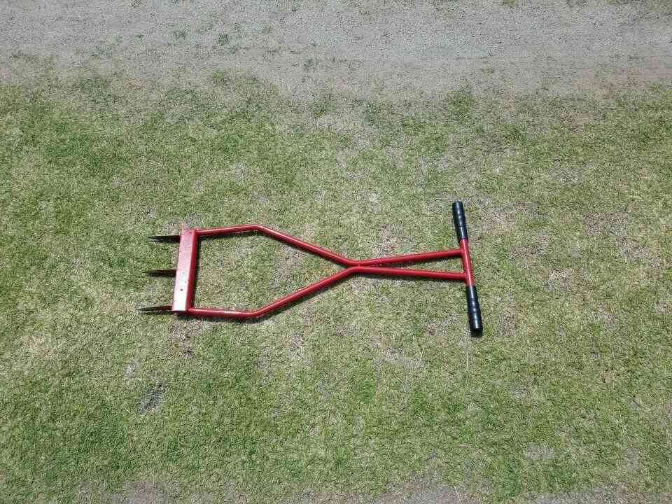 芝生の土作りにはエアレーションが重要!
