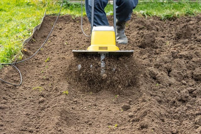 家庭菜園の一般的な土作りの手順と堆肥の必要性についてリサール酵産が解説
